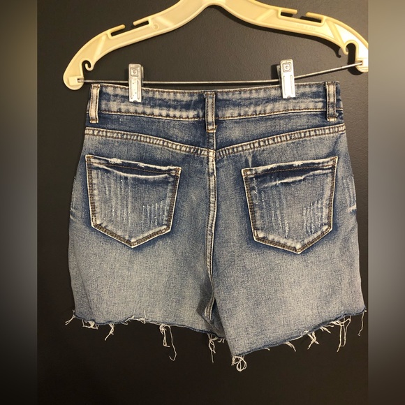 Ripped Jean shorts size M - Picture 4 of 5